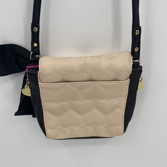 Betsey Johnson Women's Quilted Colorblock Bow Accent Crossbody Bag Cream Black - Picture 7 of 9